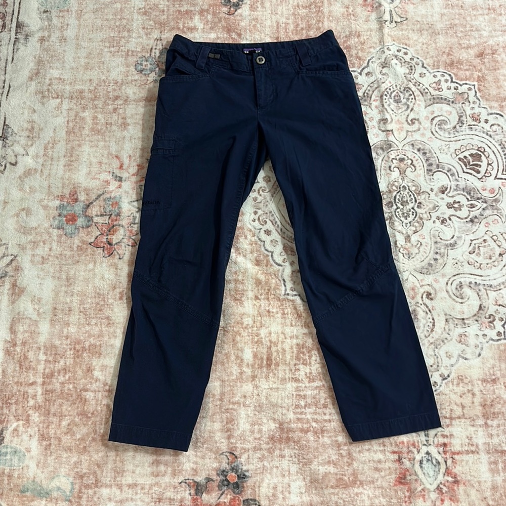 Patagonia womens size 6 navy cargo capris